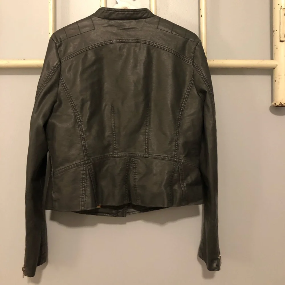 Black Rivet Designer Jacket - Picture 8 of 9